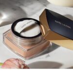 بودرة Double Wear Sheer Flattery Loose Powder