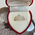 خاتم ذهب على شكل تاج